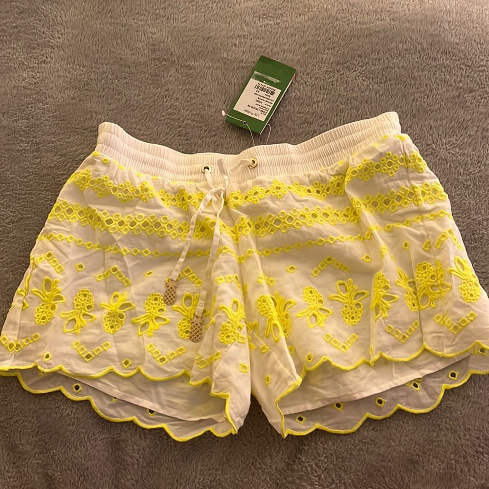 Lilly Pulitzer Baybreeze shorts- Loro Green Pineapple Embr XS